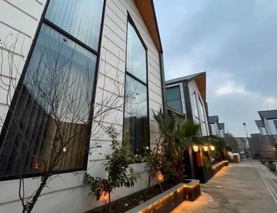 نمای بیرونی ویلاهای هتل پارک پلاس بندر انزلی