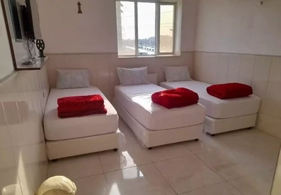 اتاق سه تخته خانه مسافر پردیس قم