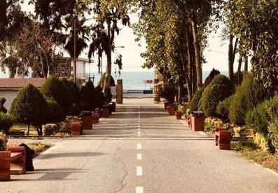 محوطه سرسبز مجتمع گردشگری پارمیس ساری