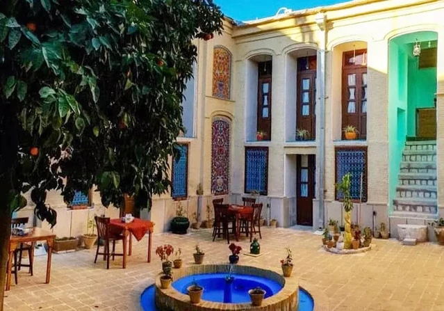 نمای کلی هتل پسین شیراز