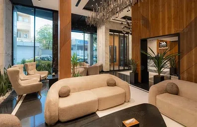 لابی مبله هتل رادیس مشهد با دکور سنگ و چوب و مبلمان هندسی مدرن