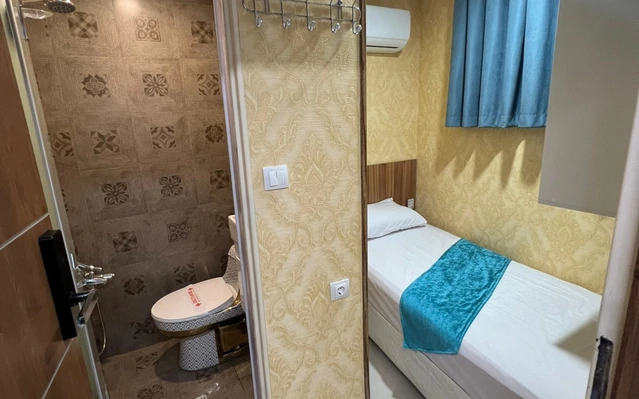 اتاق یک تخته هتل رز (یک ستاره) تهران