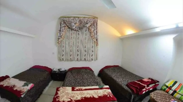 اتاق سه تخته اقامتگاه سنتی ساباط یزد