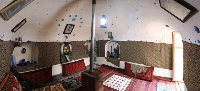 اتاق کف خواب اقامتگاه بوم گردی سرای جام سمنان