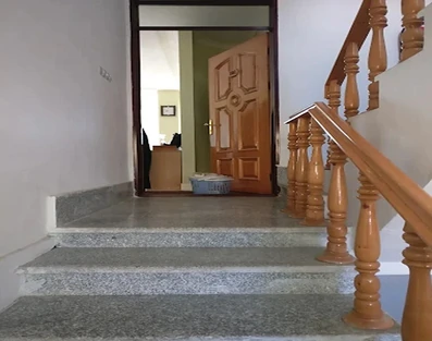 راه پله  بین اتاق ها