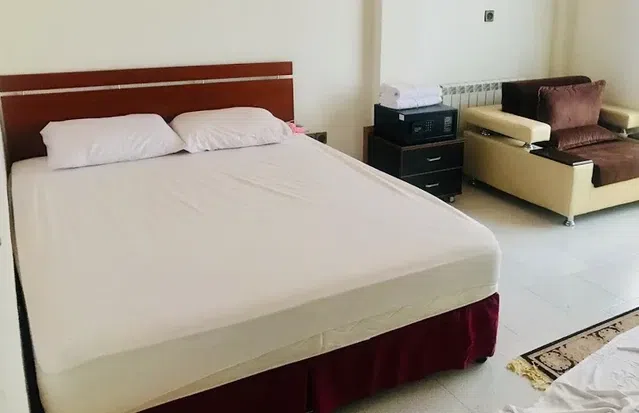 تخت دونفره در سوئیت های مجتمع اقامتی سپید کنار متین بندر انزلی