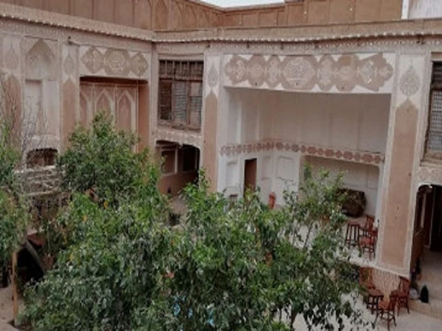 نمای حیاط و فضای سنتی