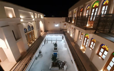 محوطه حیاط اقامتگاه سنتی شاهان اصفهان