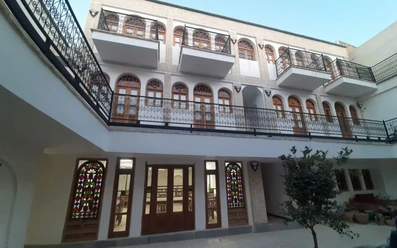 محوطه حیاط اقامتگاه سنتی شاهان اصفهان