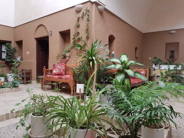 محوطه داخل اقامتگاه اقامتگاه بوم گردی شهرزاد یزد