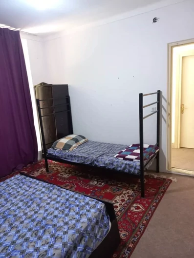 دو تخت دونفره فلزی در واحد 4 تخته مسافرخانه شمس (ماوا) شیراز