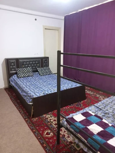 تخت های فلزی در سوئیت های مسافرخانه شمس (ماوا) شیراز