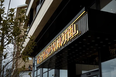 نمای ورودی هتل شیندان آستارا