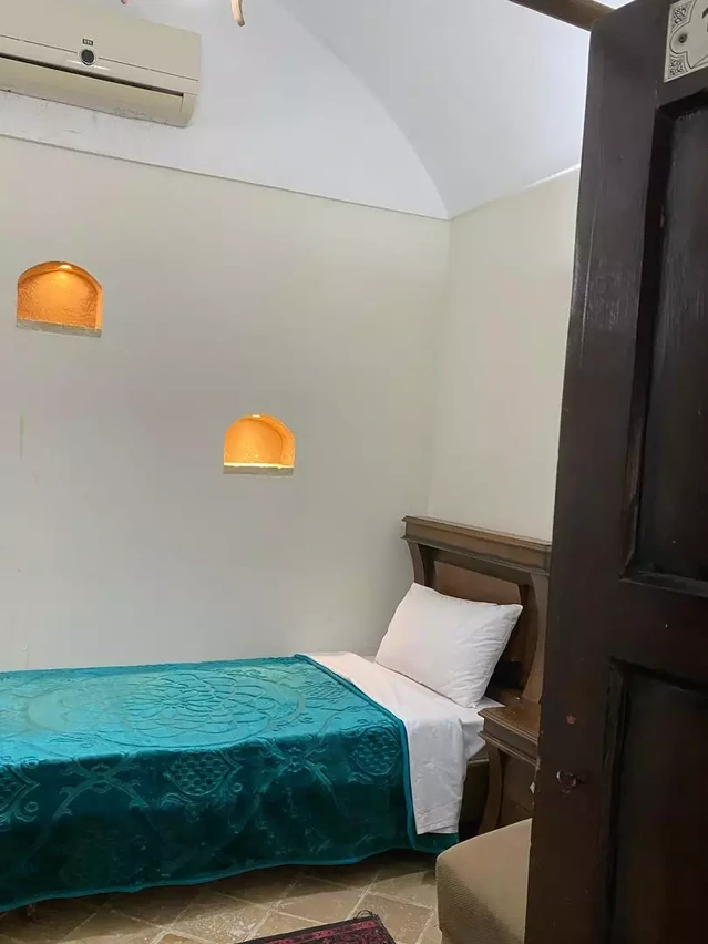 اتاق یک تخته هتل سنتی رز یزد