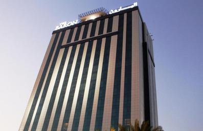 ساختمان مدرن هتل بارون کربلا در روز