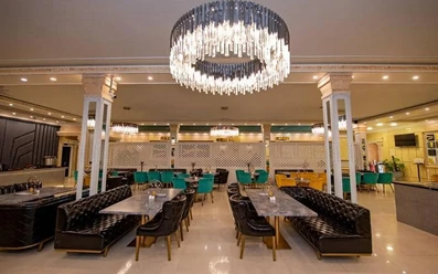 رستوارن هتل ونوس قم