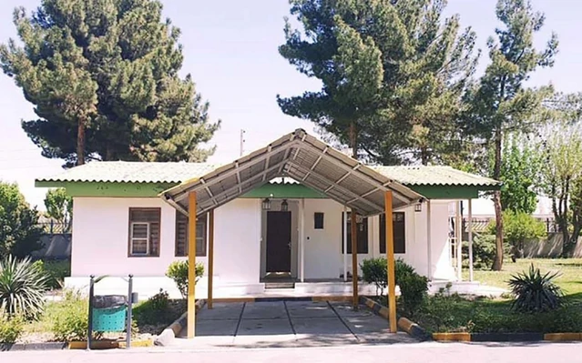 محوطه هتل ویلایی یادگار امام تهران