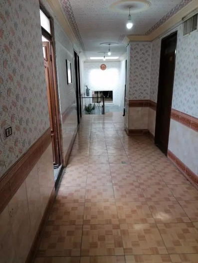 راهرو منتهی به اتاق ها مهمانپذیر زمرد بیرجند