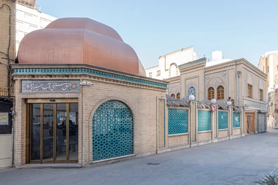 نمای آجری و منحصربه‌فرد بوتیک هتل آب میرزا مشهد