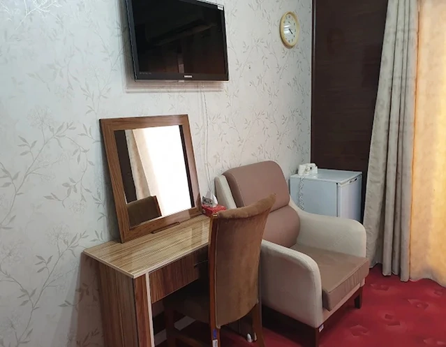 اتاق مبله  با آینه