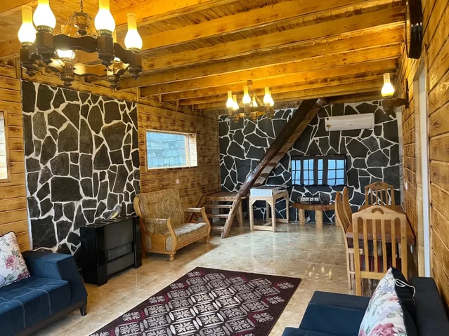 اتاق مبله با آینه