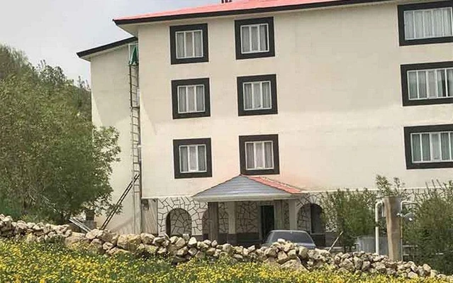 ورودی هتل کینو کوهرنگ