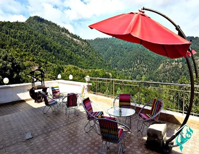 تراس  با صندلی  و ویو ابدی