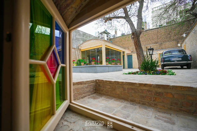 نمای کلی هتل ملک التجار مشهد