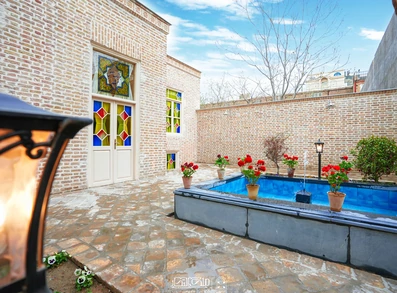 نمای کلی هتل ملک التجار مشهد