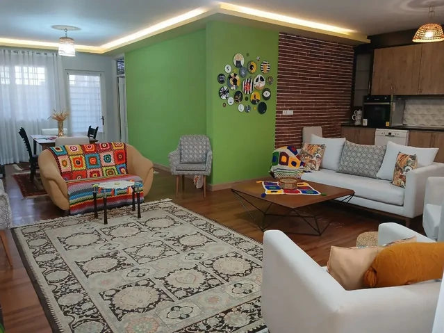 مبله در کنار اشپزخانه در روز