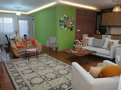 مبله در کنار اشپزخانه در روز