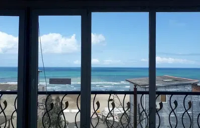 چشم انداز دریا از پنجره های تراس واحد پنت هاوس متل پوریا بابلسر