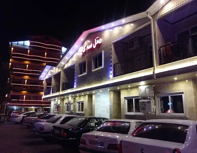 نمای  شب و پارکینگ ماشین