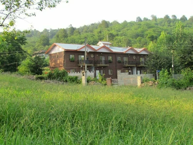 نمای روز حیاط
