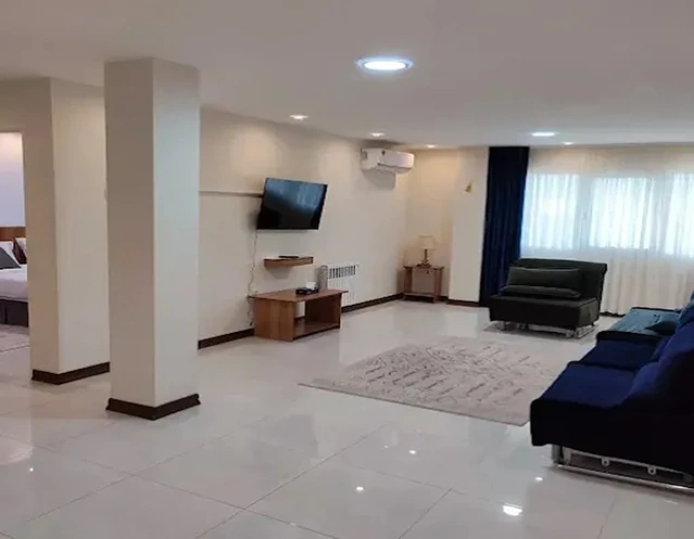 اتاق حال و مکله با تلویزیون