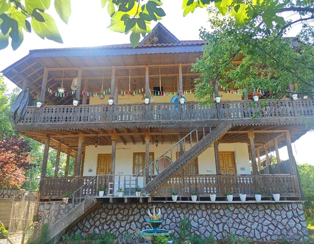 نمای روز بیرون ساختمان