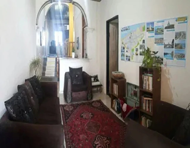 اتاق مبله با آینه