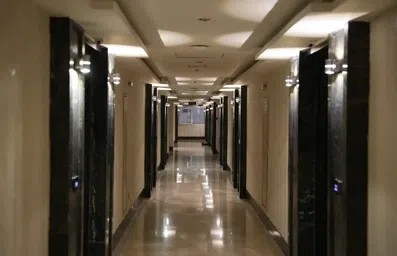 راهرو اتاق های هتل آپارتمان شکوه ایمان مشهد